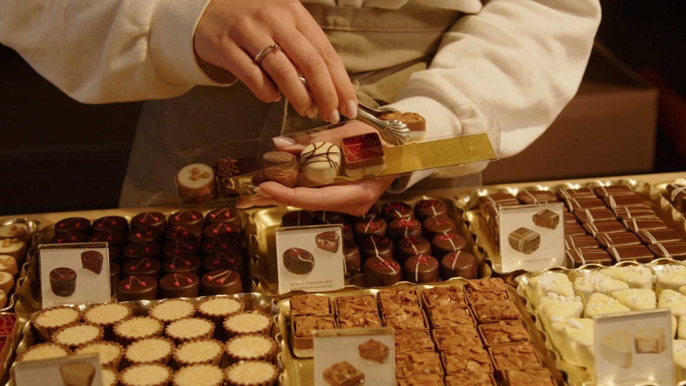 Bonbondoosje met assortiment ganaches en pralines